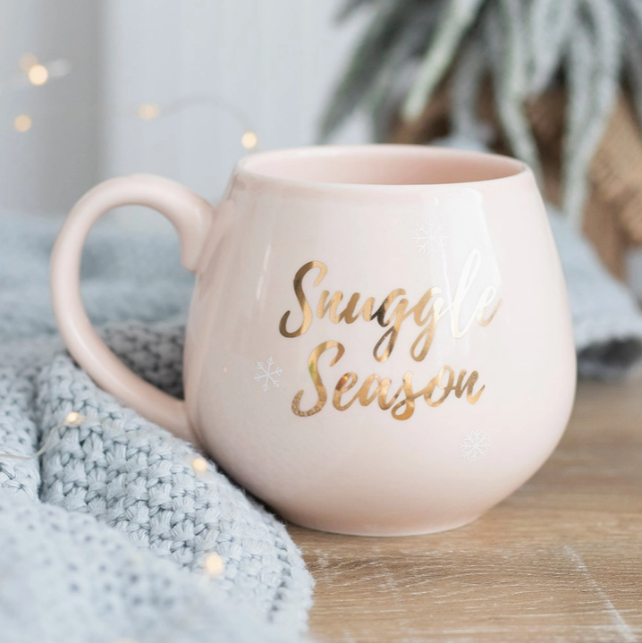 Tasse “Snuggle Season” – Rose poudré & détails dorés